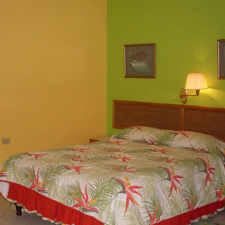Coral Cove Marina Hotel Chaguaramas Buitenkant foto